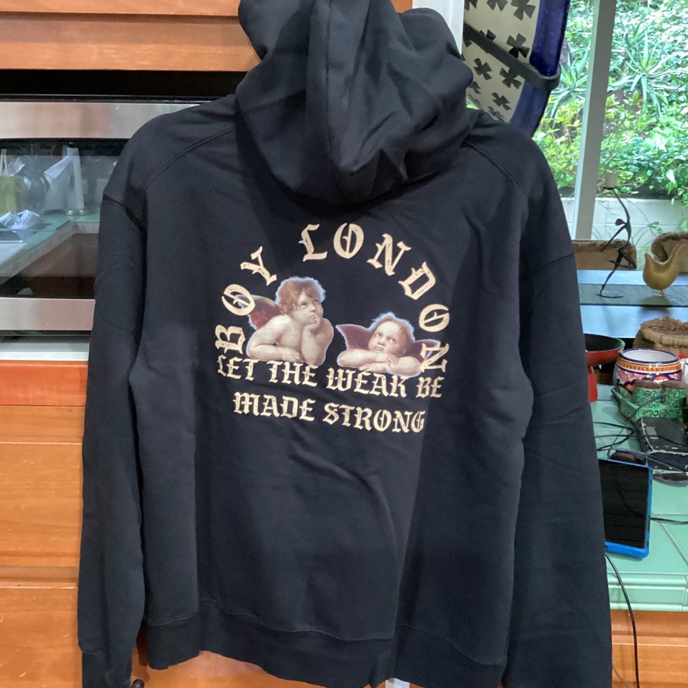 Unisex boy London , sweater ,size M, black color and brand new